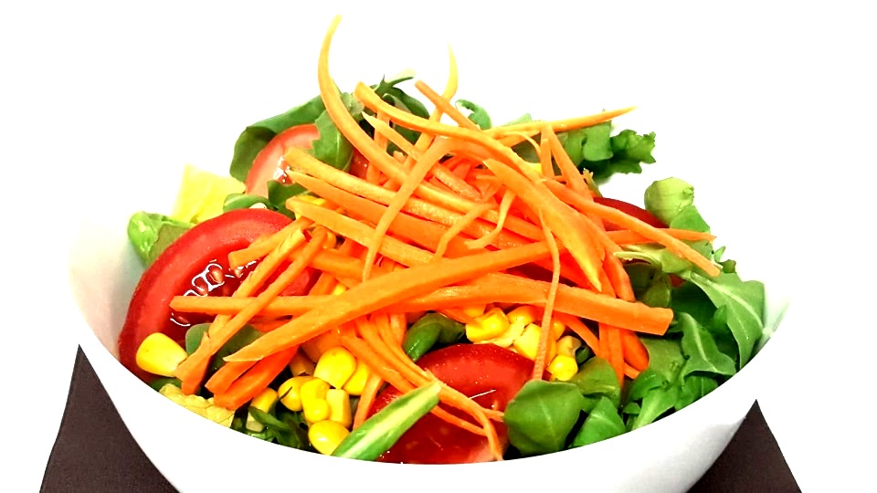 Insalata mista al piatto 